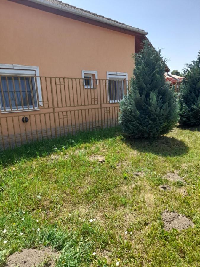 Thermal Apartman Tiszafuered Exteriör bild